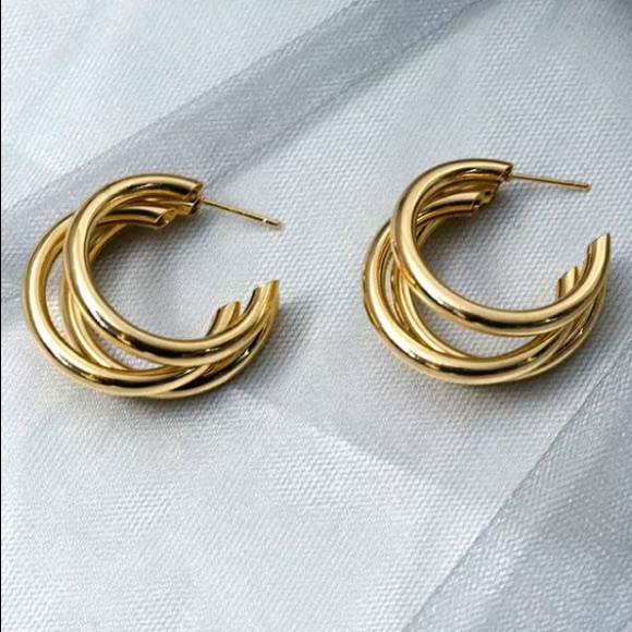 NWOT 18K yellow gold Triple Layer Hoop earrings - Picture 4 of 10